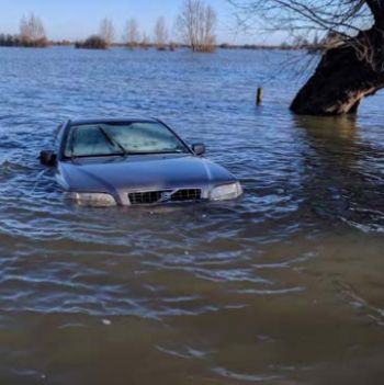 ABANDONED_CAR_OUSE_WASHES.jpg