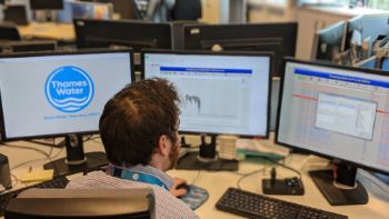 Thames_Water_-__sewer_alerts_check_at_operations_control_centre_1.jpg