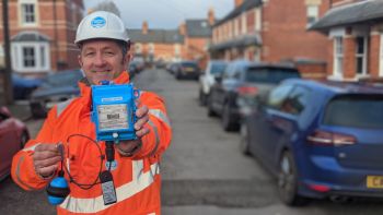 Thames_Water_smart_waste_engineer_with_new_sewer_level_monitor_1.jpg